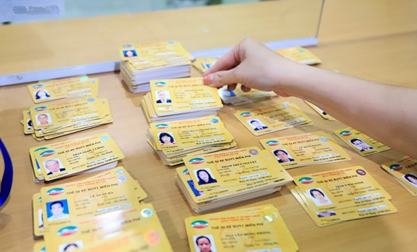 Cách làm Thẻ đi xe buýt miễn phí cho người cao tuổi ở Hà Nội